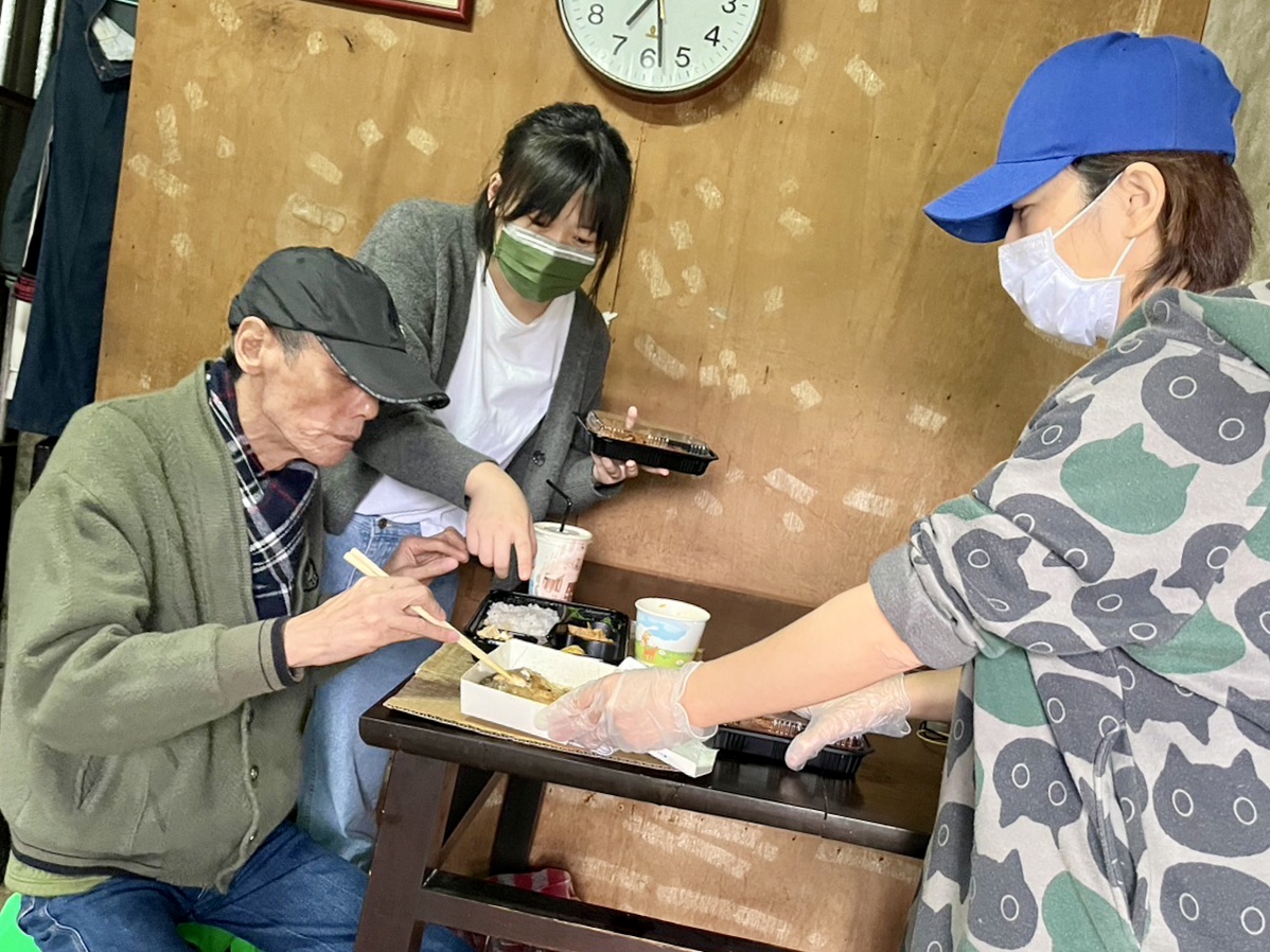 76歲陳金長-共餐-2.JPG