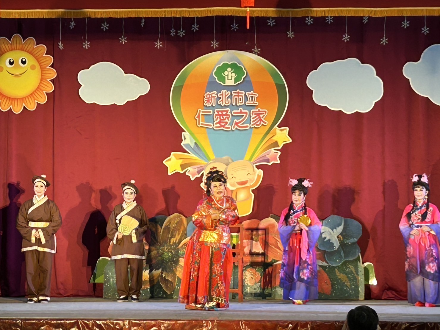 精彩的歌仔戲表演.jpg