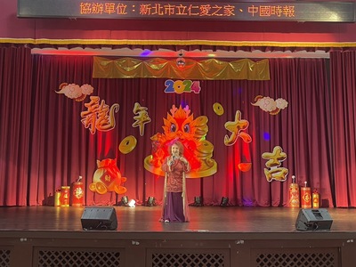 陳今珮獻唱感恩的心.jpg