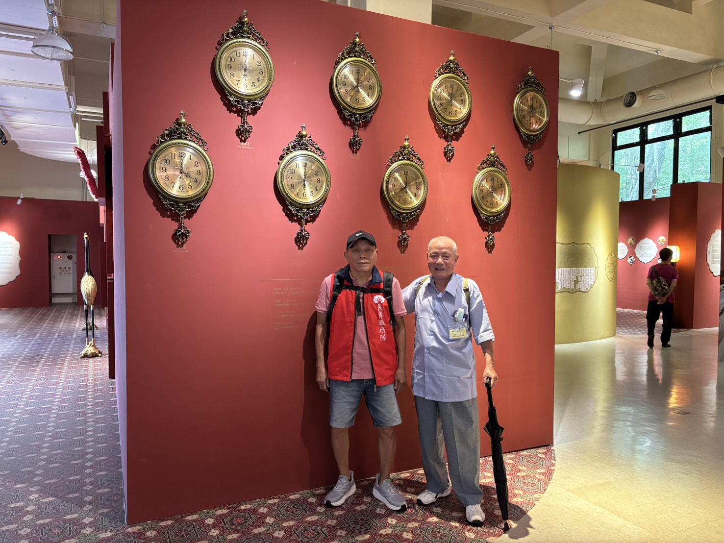 80歲黃炎清長者(右)舊地重遊並興奮地表示今天才知道原來茶葉有這麼多學問2_0.jpg
