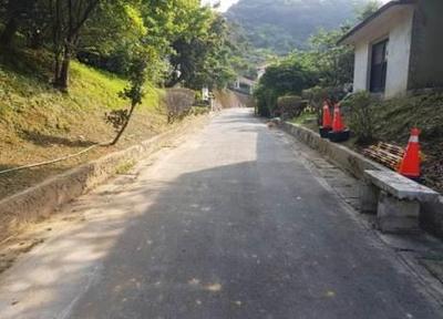 院區排水溝整修工程施工前排水不順四處斑駁