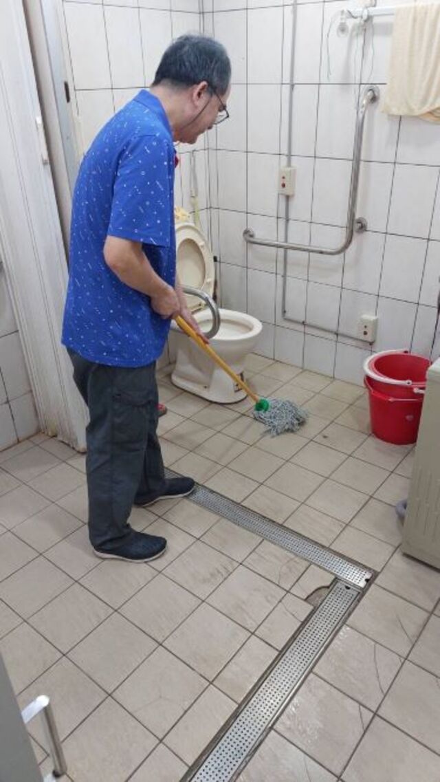打掃行動不便長者衛浴.jpg