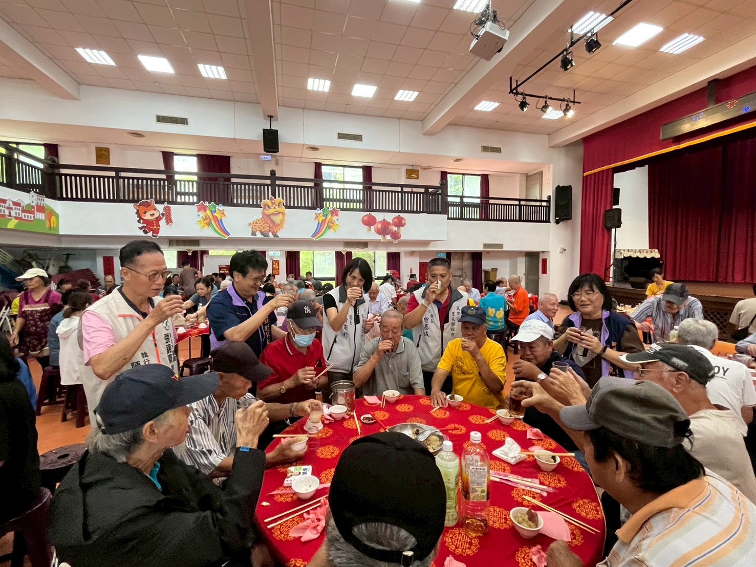 仁愛之家端午節餐敘齊聚外界祝福2_0.jpg