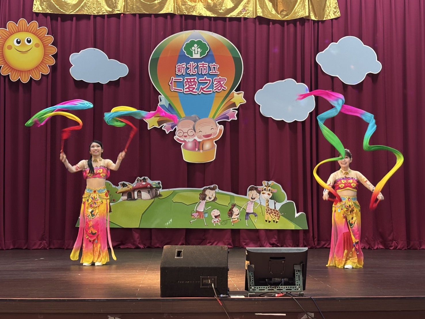 好漾熱舞蹈團表演-月上枕星河.jpg